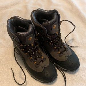 Men’s snow boots 🥾 brand new never use size 10